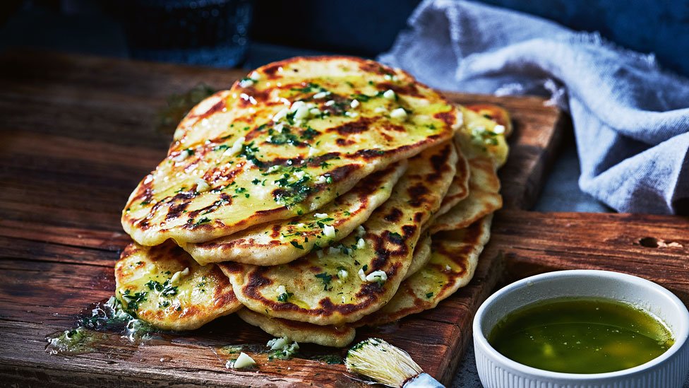 CHILLI GARLIC NAAN